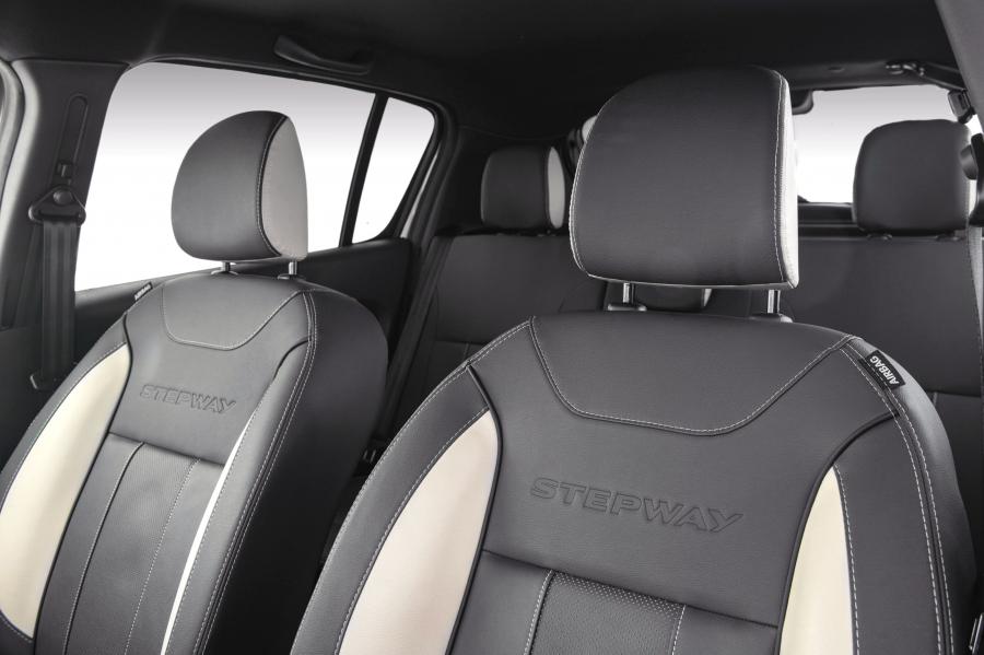 Детали интерьера Renault Sandero Stepway 2019 года  (LA) (фото 8 из 40)